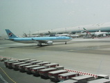 airplanes and terminal 2